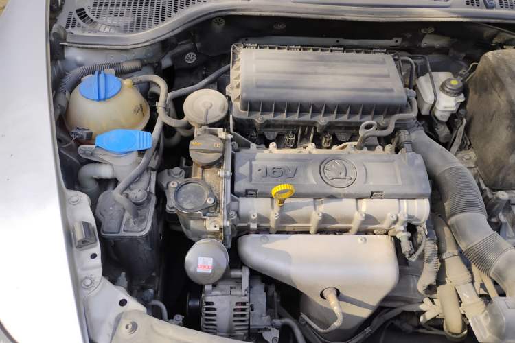Used Skoda Octavia 2014 1.6L Automatic Yijie Edition Engine Bay Right
