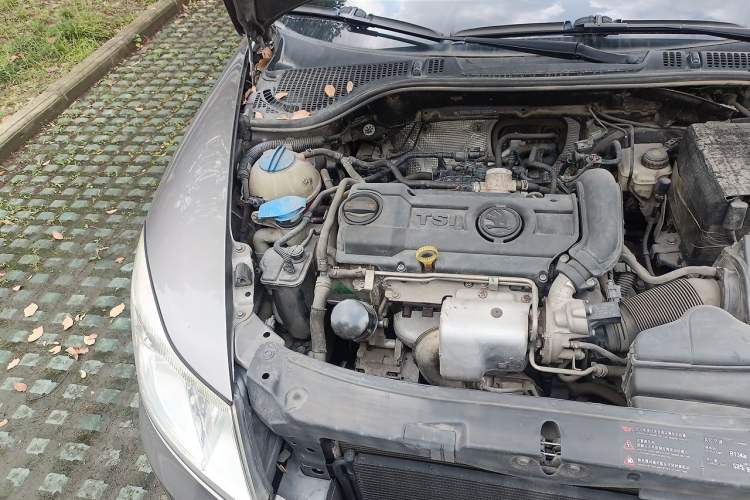Used Skoda Octavia 2014 1.4TSI DSG Eado Edition Engine Bay Right