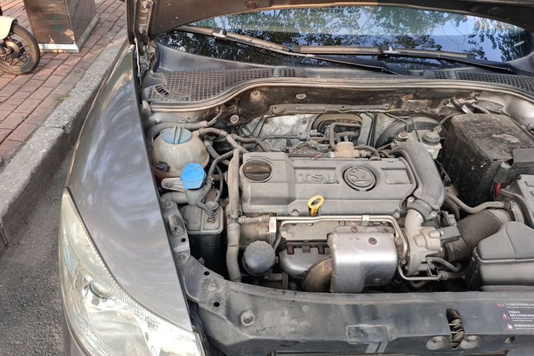 Used Skoda Octavia 2014 1.4TSI Manual Yijun Edition Engine Bay Right