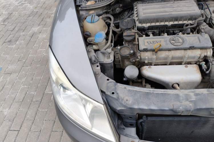 Used Skoda Octavia 2014 1.6L Automatic Yijie Edition Engine Bay Right