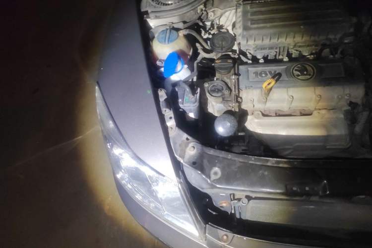Used Skoda Octavia 2014 1.6L Automatic Yijun Edition Engine Bay Right