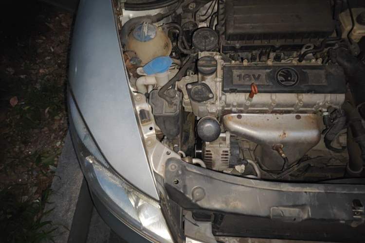 Used Skoda Octavia 2014 1.6L Automatic Yijun Edition Engine Bay Right