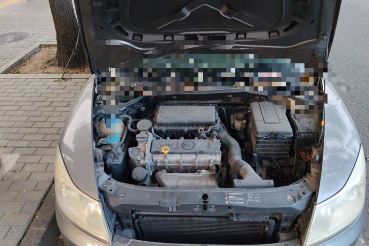 Used Skoda Octavia 2014 1.6L Automatic Yijie Edition Engine Bay Right