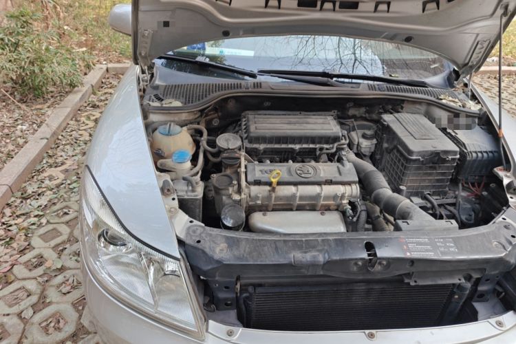 Used Skoda Octavia 2014 1.6L Automatic Yijie Edition Engine Bay Right