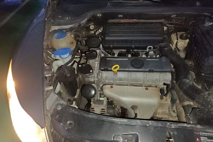 Used Skoda Octavia 2014 1.6L Automatic Yijie Edition Engine Bay Right