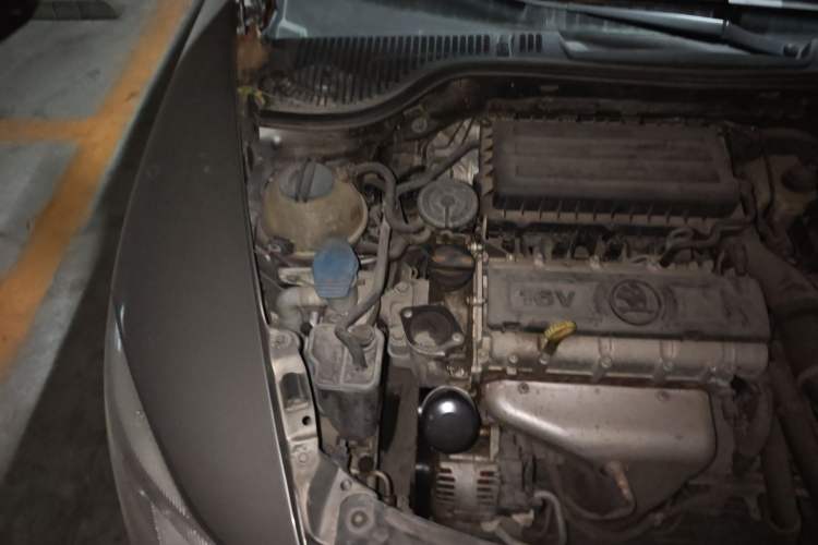 Used Skoda Octavia 2014 1.6L Manual Yijun Edition Engine Bay Right