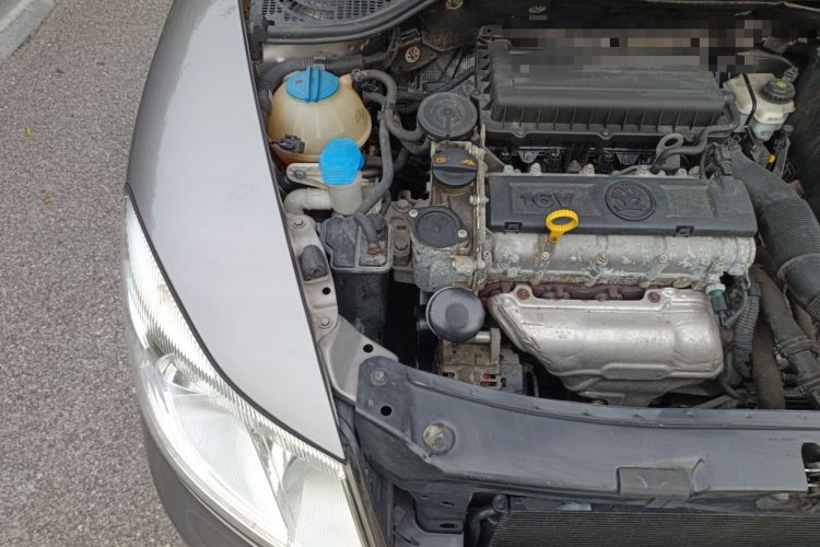 Used Skoda Octavia 2014 1.6L Automatic Yijun Edition Engine Bay Right