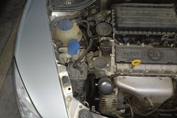 Used Skoda Octavia 2014 1.6L Manual Yijun Edition Engine Bay Right