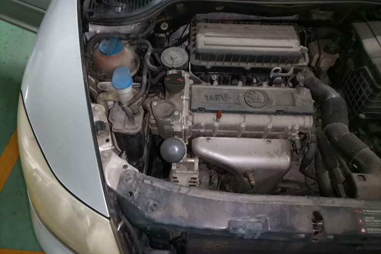 Used Skoda Octavia 2014 1.6L Automatic Yijie Edition Engine Bay Right