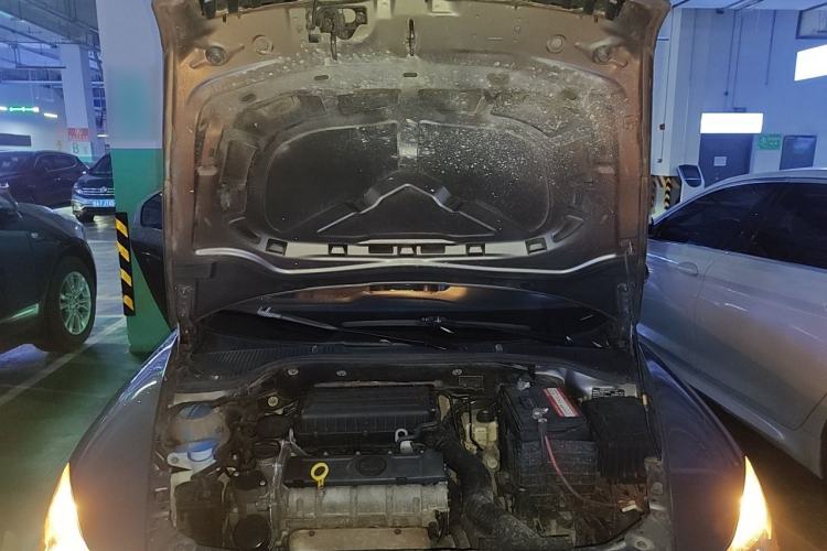Used Skoda Octavia 2014 1.6L Automatic Yijie Edition Engine Bay