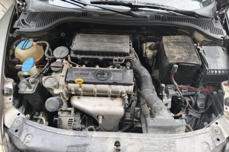 Used Skoda Octavia 2014 1.6L Automatic Yijie Edition Engine Bay