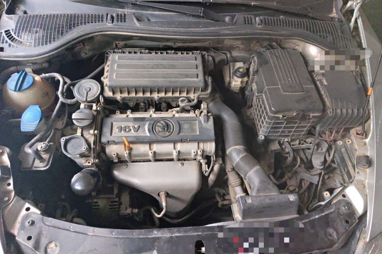 Used Skoda Octavia 2014 1.6L Automatic Yijie Edition Engine Bay