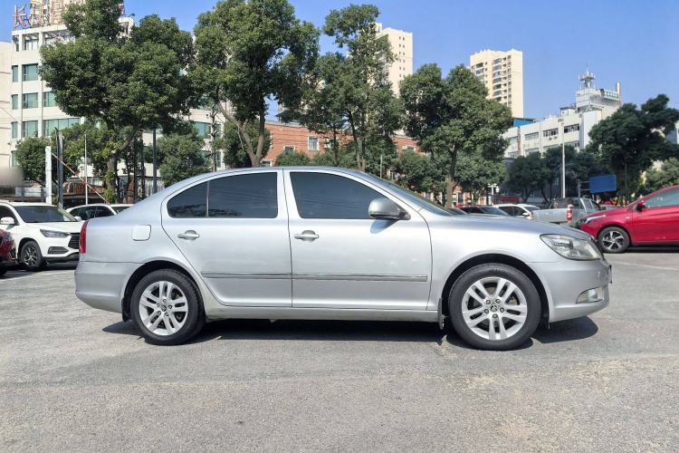 Used Skoda Octavia 2014 1.6L Automatic Yijun Edition Exterior 4