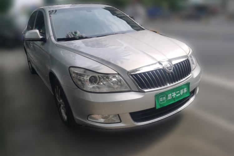 Used Skoda Octavia 2014 1.6L Manual Yijun Edition Front Right 45 Deg