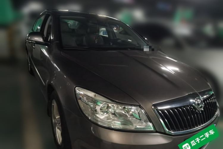 Used Skoda Octavia 2014 1.6L Automatic Yijun Edition Front Right 45 Deg