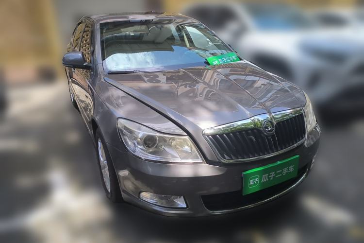 Used Skoda Octavia 2014 1.6L Manual Yijun Edition Front Right 45 Deg