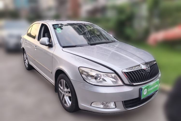Used Skoda Octavia 2014 1.6L Automatic Yijun Edition Front Right 45 Deg