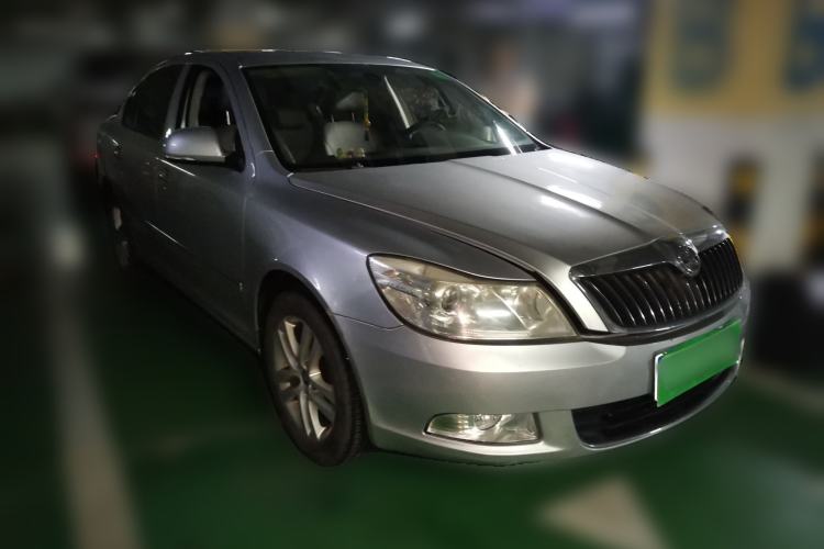 Used Skoda Octavia 2014 1.8TSI DSG Yijun Edition Front Right 45 Deg
