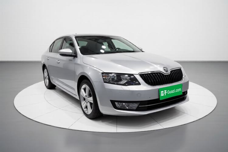 Used Skoda Octavia 2014 1.6L Manual Yijie Edition Front Right 45 Deg