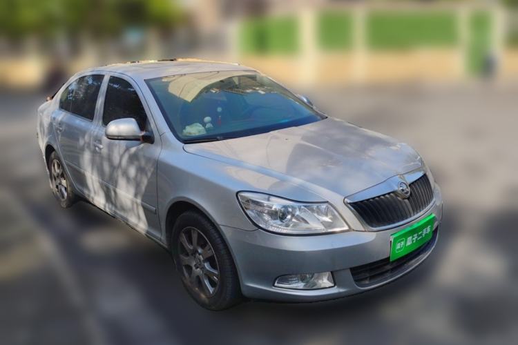 Used Skoda Octavia 2014 1.6L Automatic Yijie Edition Front Right 45 Deg