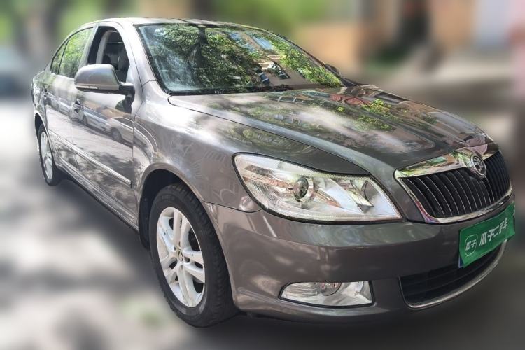 Used Skoda Octavia 2014 1.6L Manual Yijun Edition Front Right 45 Deg