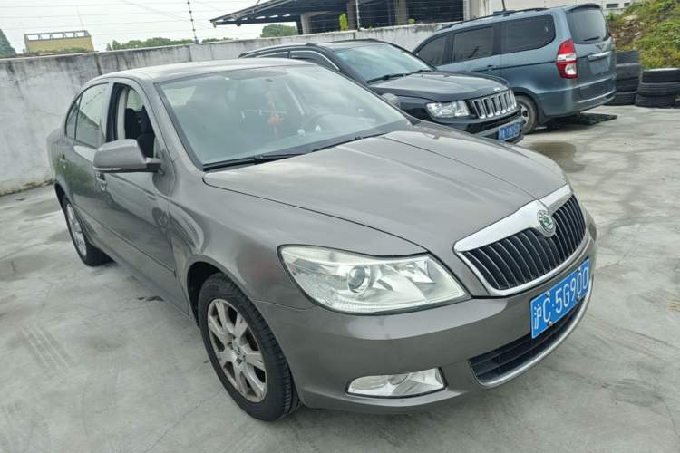 Used Skoda Octavia 2014 1.6L Automatic Eado Edition Front Right 45 Deg