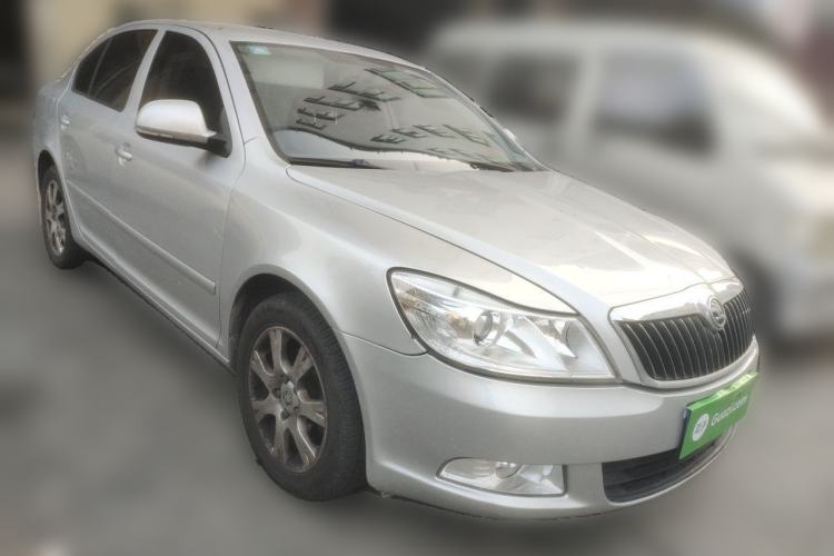 Used Skoda Octavia 2014 1.6L Automatic Yijie Edition Front Right 45 Deg
