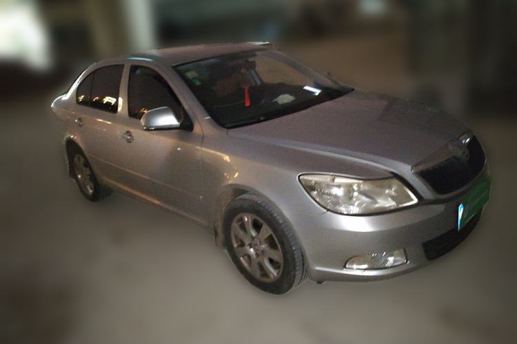 Used Skoda Octavia 2014 1.6L Manual Yijie Edition Front Right 45 Deg