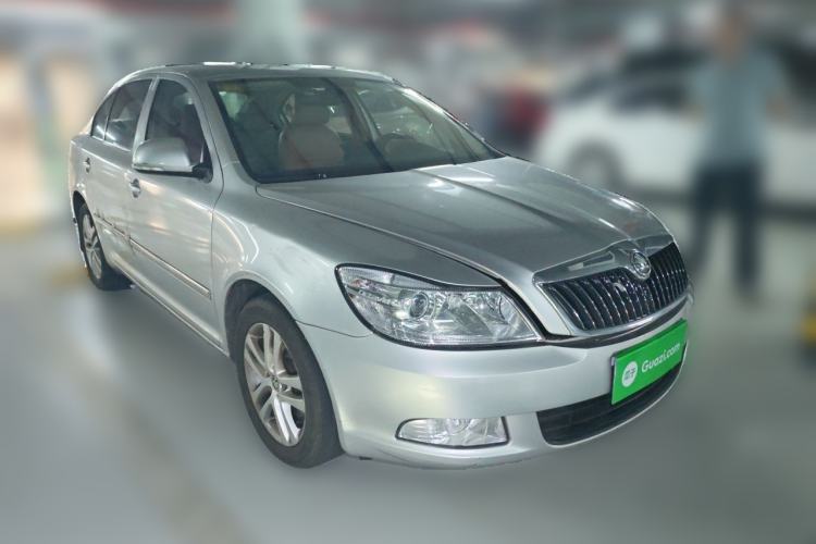 Used Skoda Octavia 2014 1.6L Automatic Yijun Edition Front Right 45 Deg