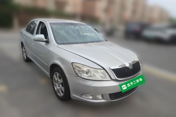 Used Skoda Octavia 2014 1.6L Manual Yijie Edition Front Right 45 Deg