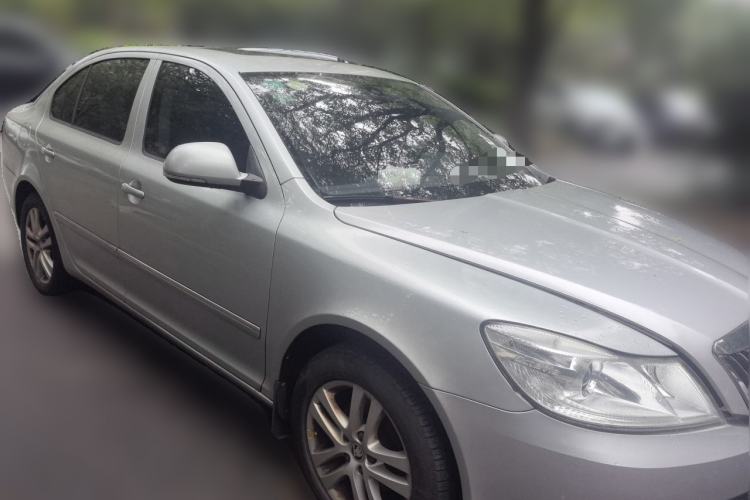 Used Skoda Octavia 2014 1.6L Automatic Yijun Edition Front Right 45 Deg