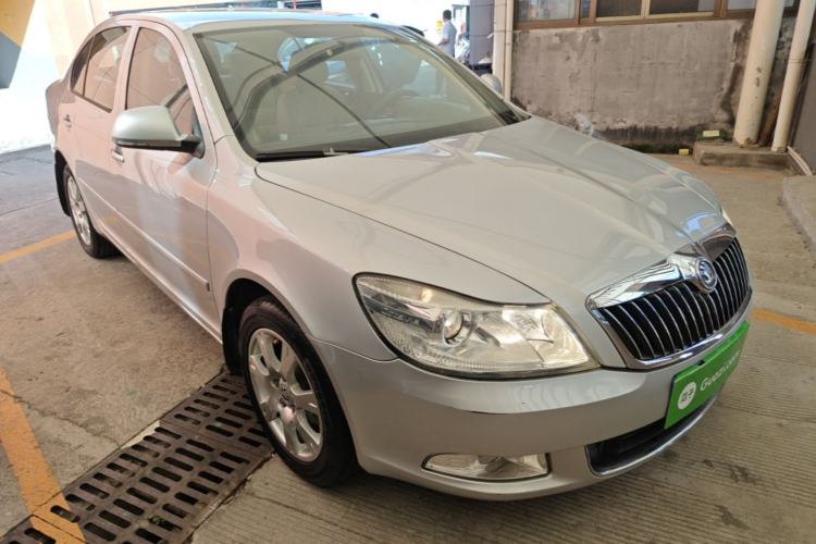 Used Skoda Octavia 2014 1.6L Automatic Yijie Edition Front Right 45 Deg