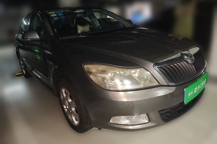 Used Skoda Octavia 2014 1.6L Automatic Yijie Edition Front Right 45 Deg