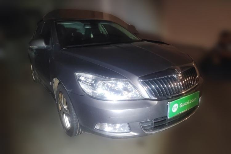 Used Skoda Octavia 2014 1.6L Automatic Yijun Edition Front Right 45 Deg