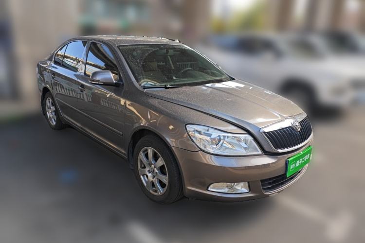 Used Skoda Octavia 2014 1.6L Automatic Yijie Edition Front Right 45 Deg