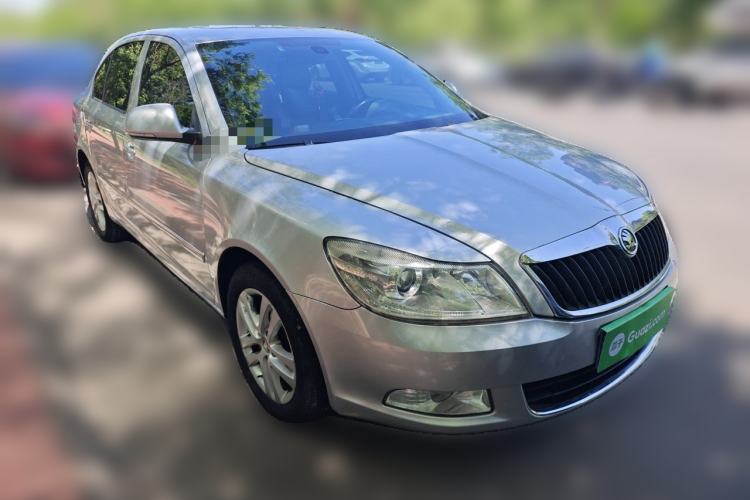Used Skoda Octavia 2014 1.6L Automatic Yijun Edition Front Right 45 Deg