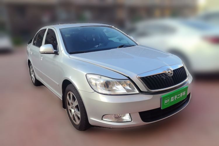 Used Skoda Octavia 2014 1.6L Automatic Yijie Edition Front Right 45 Deg