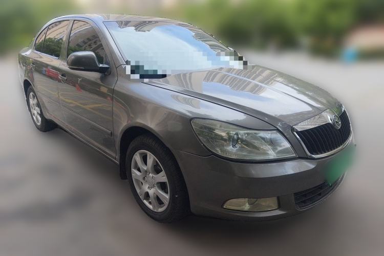 Used Skoda Octavia 2014 1.6L Manual Eado Edition Front Right 45 Deg