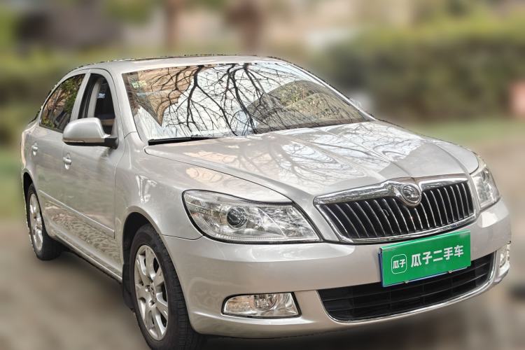 Used Skoda Octavia 2014 1.6L Automatic Yijie Edition Front Right 45 Deg