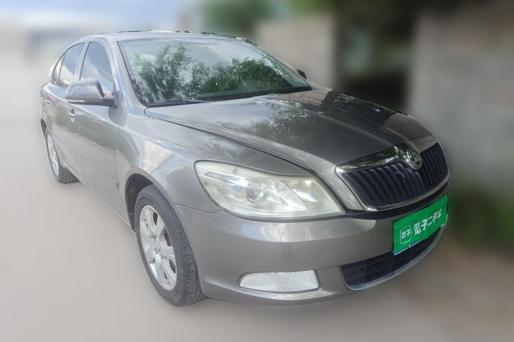 Used Skoda Octavia 2014 1.6L Automatic Yijie Edition Front Right 45 Deg
