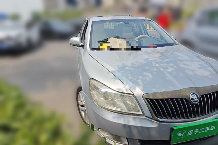 Used Skoda Octavia 2014 1.6L Automatic Yijun Edition Front Right 45 Deg