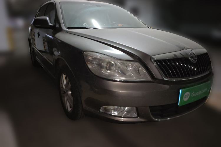 Used Skoda Octavia 2014 1.6L Manual Yijun Edition Front Right 45 Deg