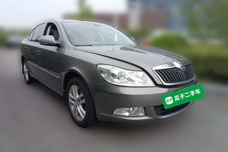 Used Skoda Octavia 2014 1.6L Automatic Yijun Edition Front Right 45 Deg