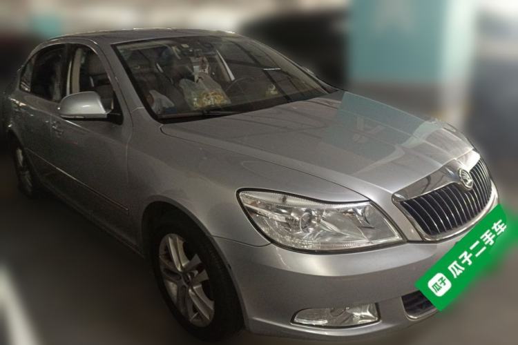 Used Skoda Octavia 2014 1.6L Manual Yijun Edition Front Right 45 Deg