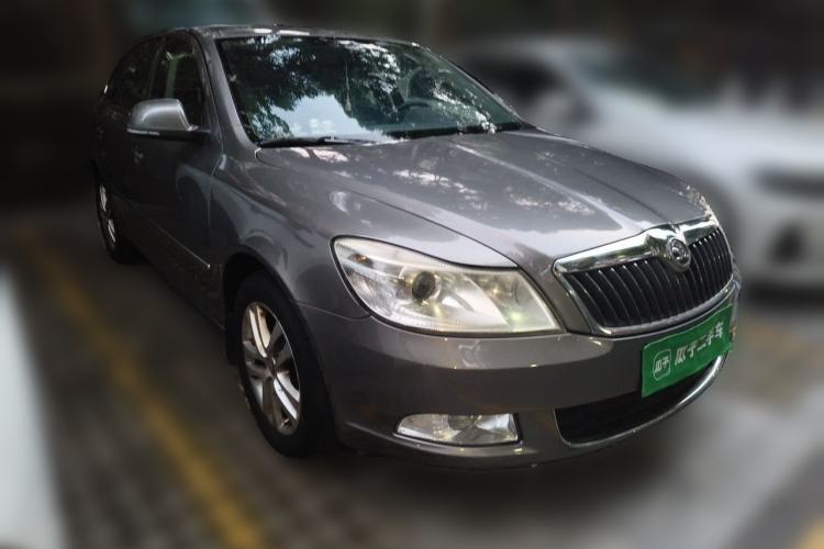 Used Skoda Octavia 2014 1.6L Automatic Yijie Edition Front Right 45 Deg