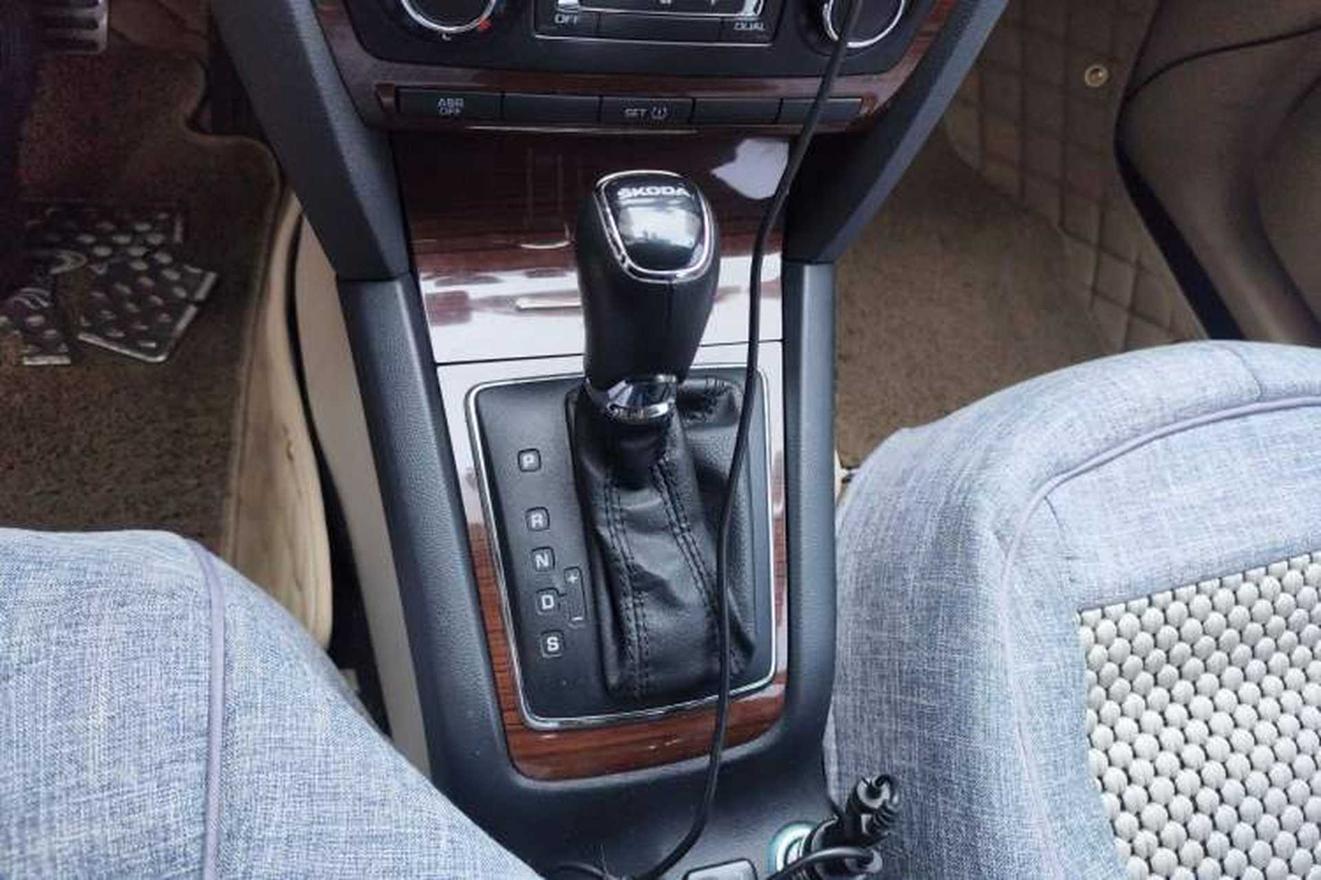 Used Skoda Octavia 2014 1.6L Automatic Yijun Edition Gear Lever