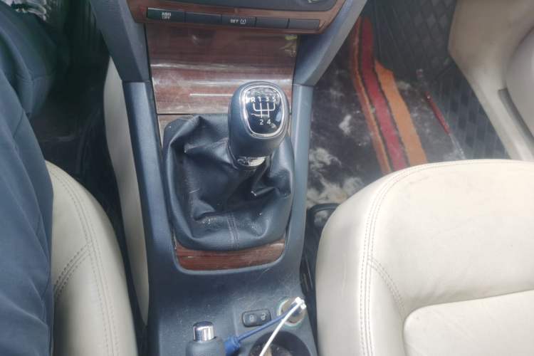 Used Skoda Octavia 2014 1.6L Manual Yijun Edition Gear Lever
