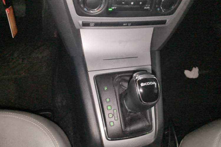 Used Skoda Octavia 2014 1.6L Automatic Yijun Edition Gear Lever