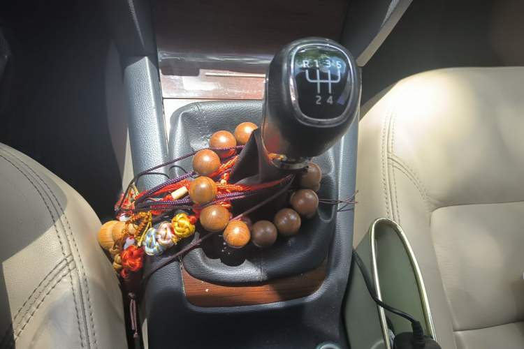 Used Skoda Octavia 2014 1.6L Manual Yijun Edition Gear Lever