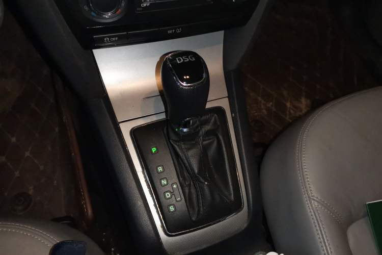Used Skoda Octavia 2014 1.8TSI DSG Yijun Edition Gear Lever